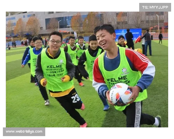 足球主题夏令营火热开启 青少年培训营掀起运动热潮